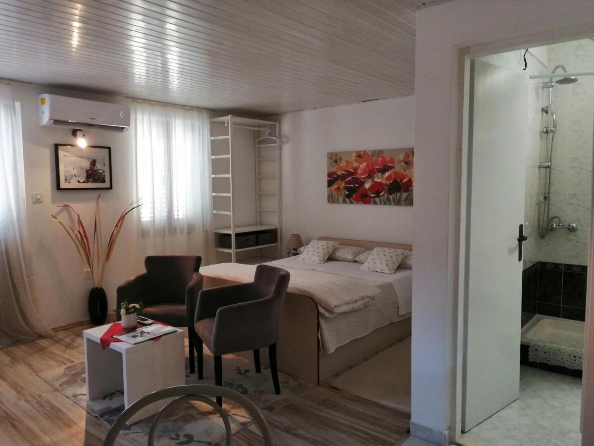 Studio Apartments Kuljis Vis Exterior foto