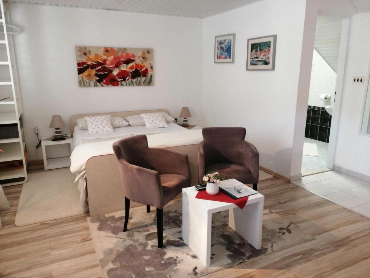 Studio Apartments Kuljis Vis Exterior foto